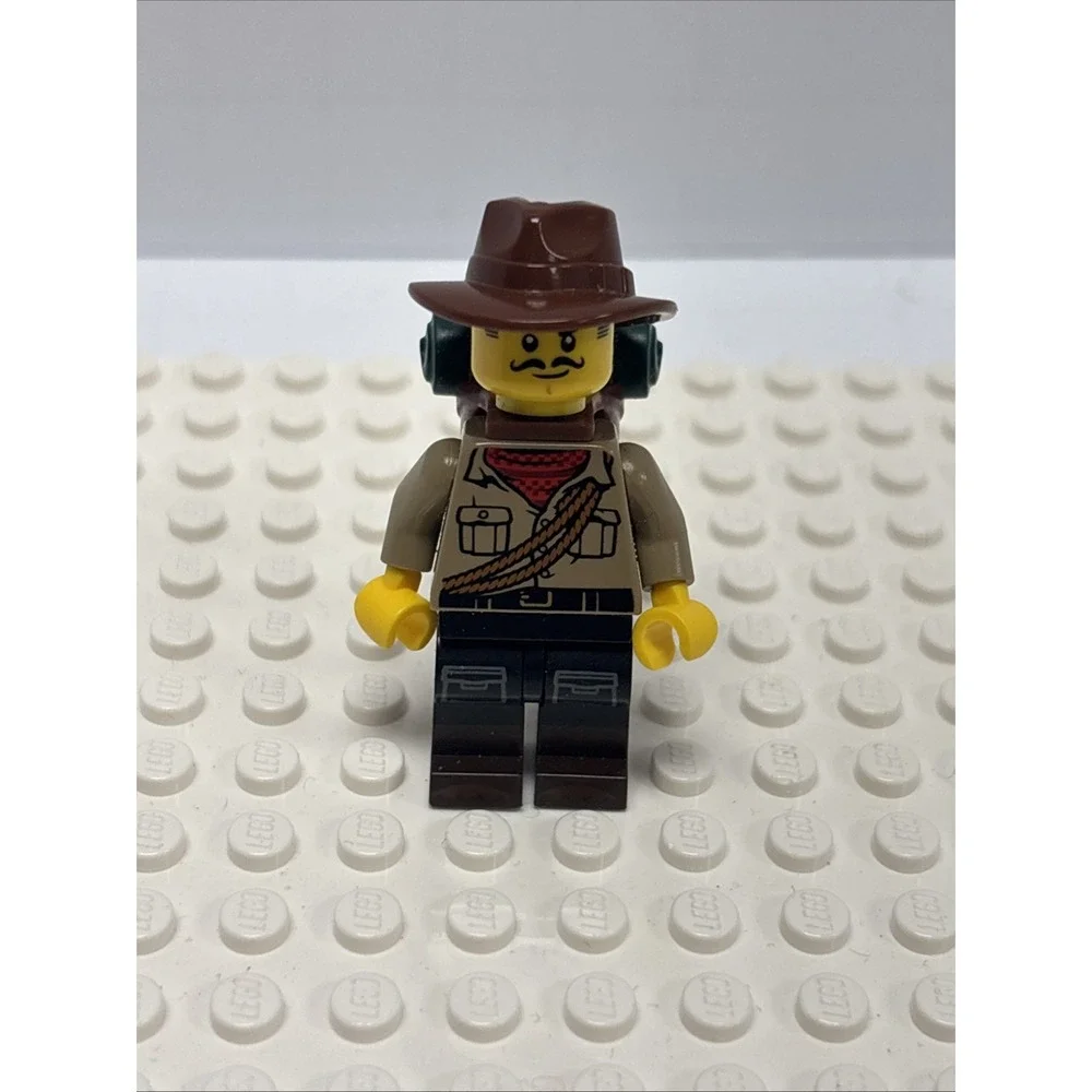 LEGO: Jungle Explorer (COL348) - From CMF Series 19 (2019)